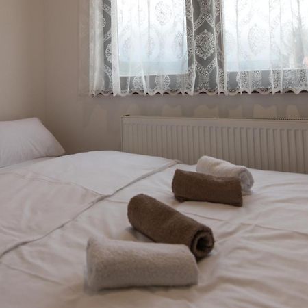 Viktorijini Konaci Aparthotel Kremna Eksteriør bilde