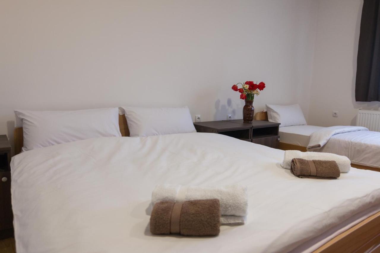 Viktorijini Konaci Aparthotel Kremna Eksteriør bilde