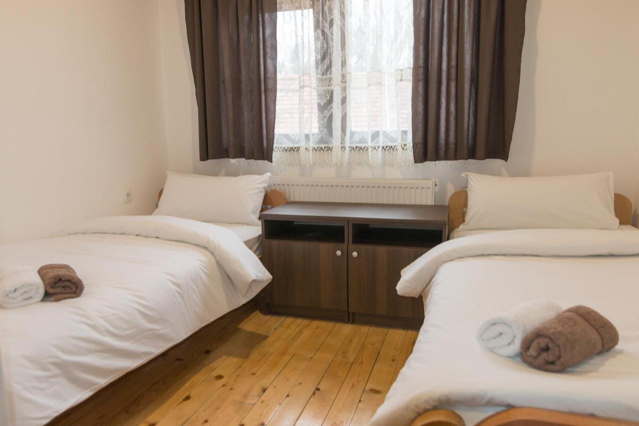 Viktorijini Konaci Aparthotel Kremna Eksteriør bilde