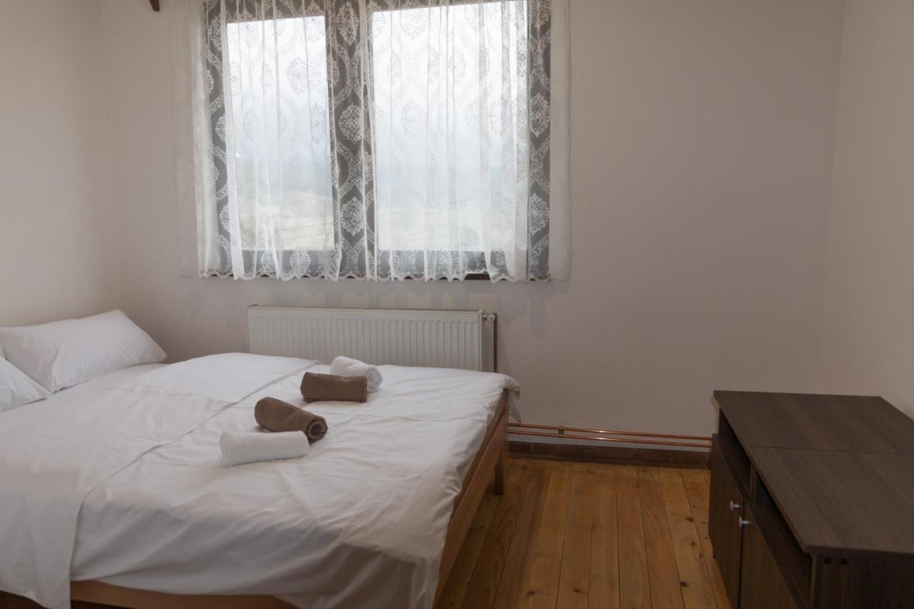 Viktorijini Konaci Aparthotel Kremna Eksteriør bilde